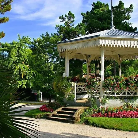 Vakantiehuis Maison Familiale A : 3 Chambres, Jardin Sous Les Pins, Wifi Fibre, Proche Et Centre - Fr-1-420-145 *