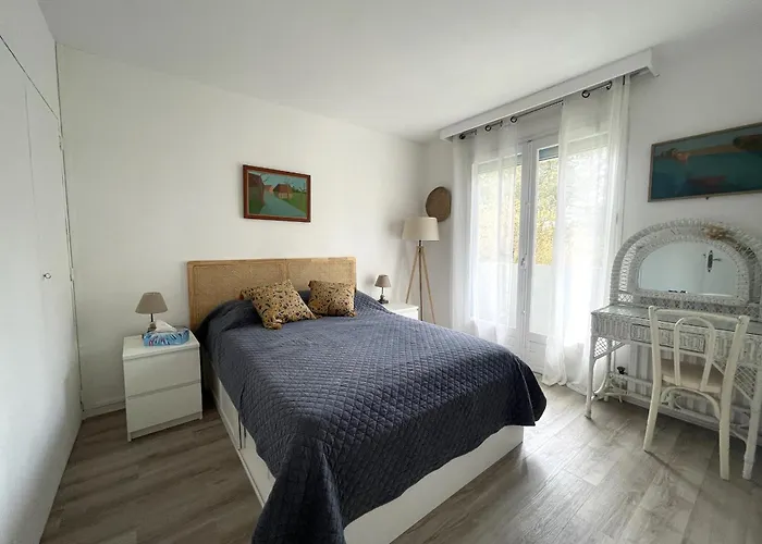 Vakantiehuis Maison Familiale A : 3 Chambres, Jardin Sous Les Pins, Wifi Fibre, Proche Et Centre - Fr-1-420-145 *